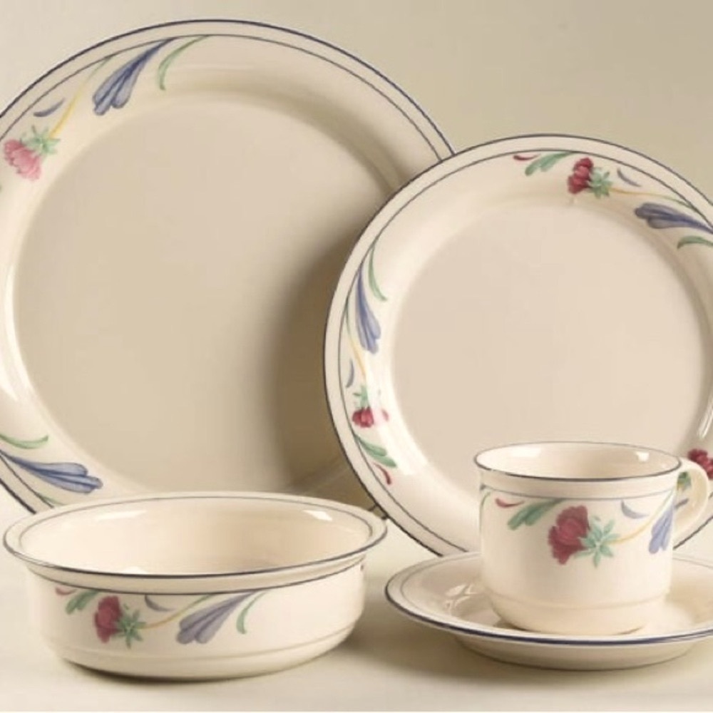 Lenox Poppies on Blue China 5 piece place setting